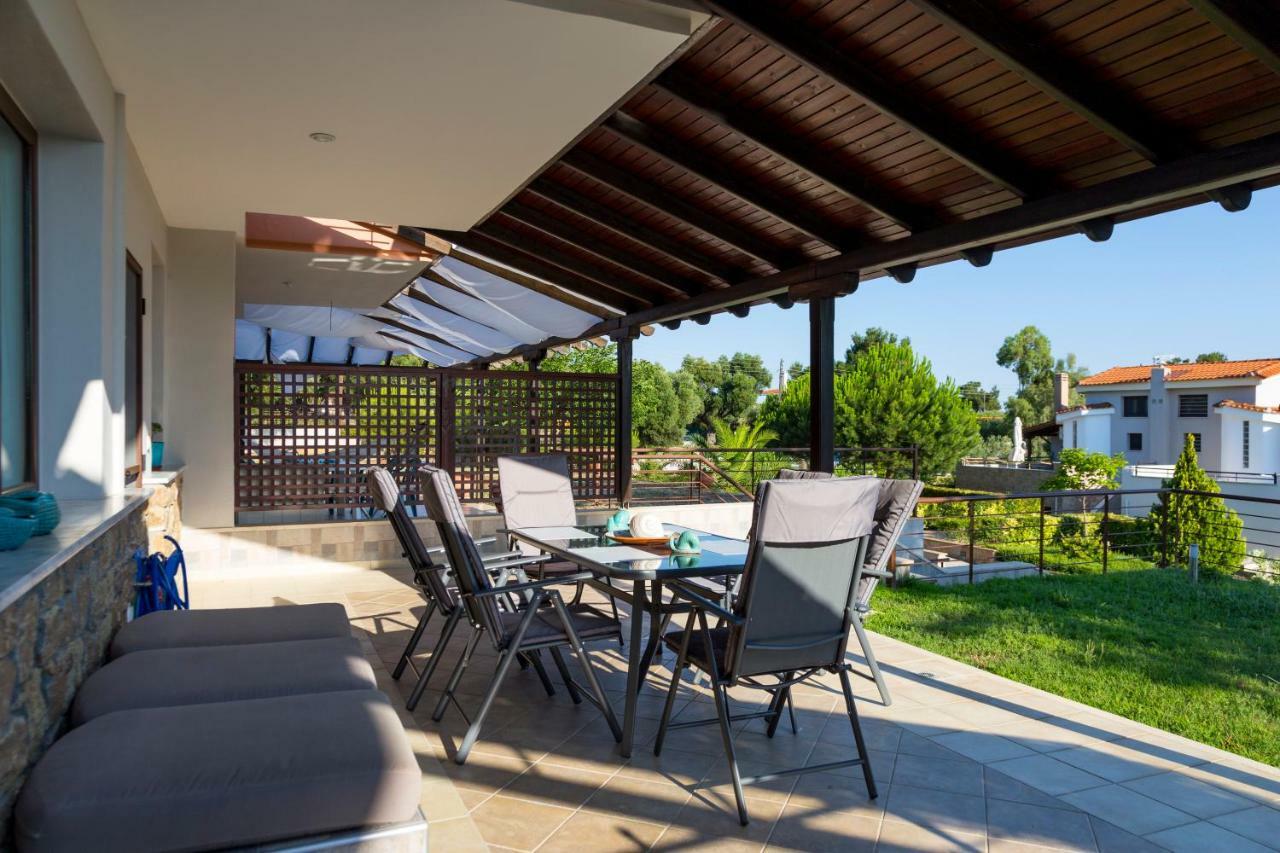 Villa Kristin 2 - 2Min Walk To Great Sandy, Shallow Beach 니키티 외부 사진