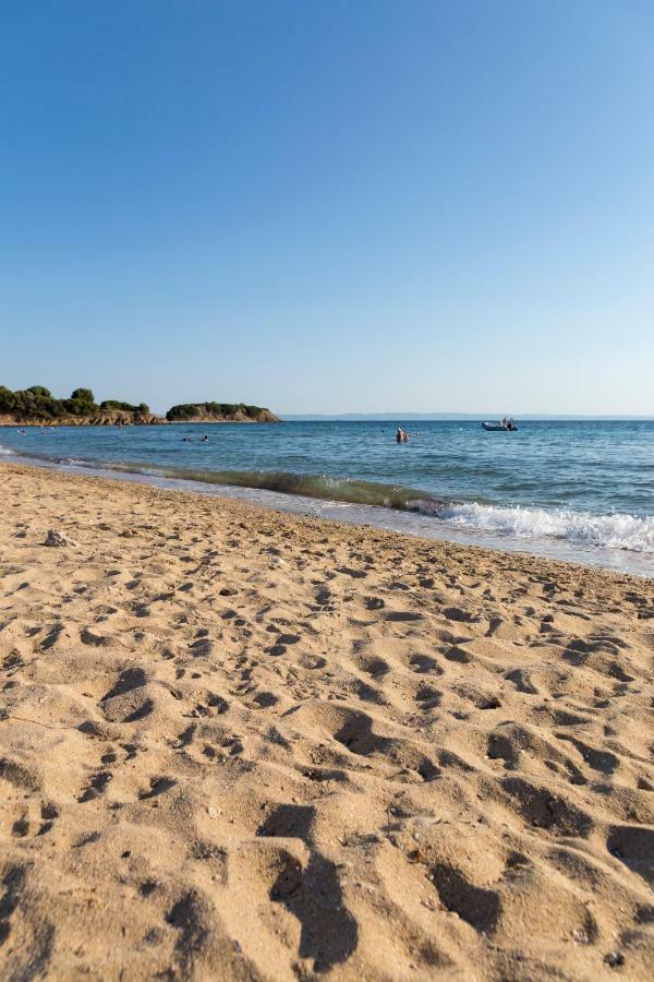 Villa Kristin 2 - 2Min Walk To Great Sandy, Shallow Beach 니키티 외부 사진